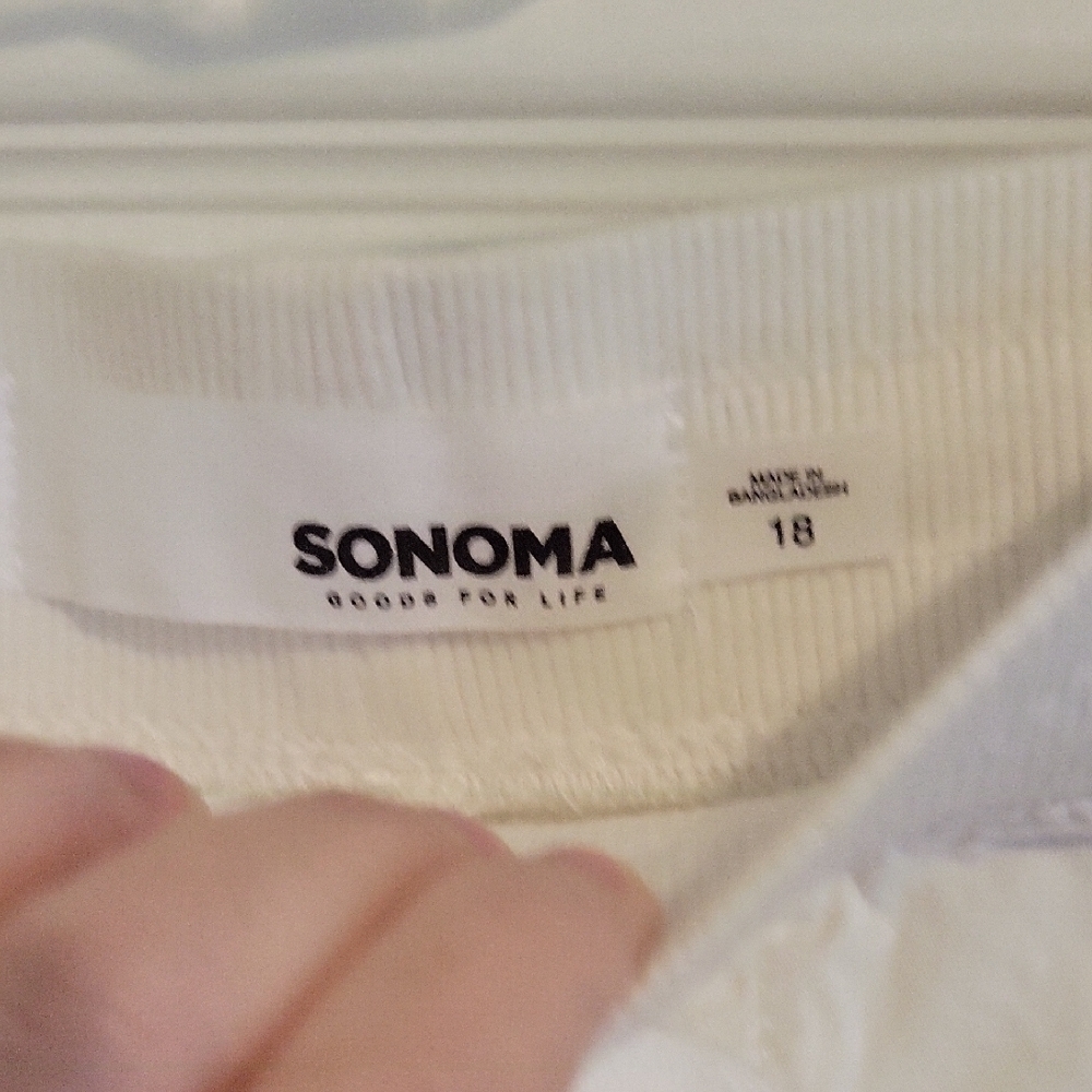 Sonoma Women's Sz18 mid rise,wide stretch waist with tie White Cargo Shorts NWT - Picture 3 of 5